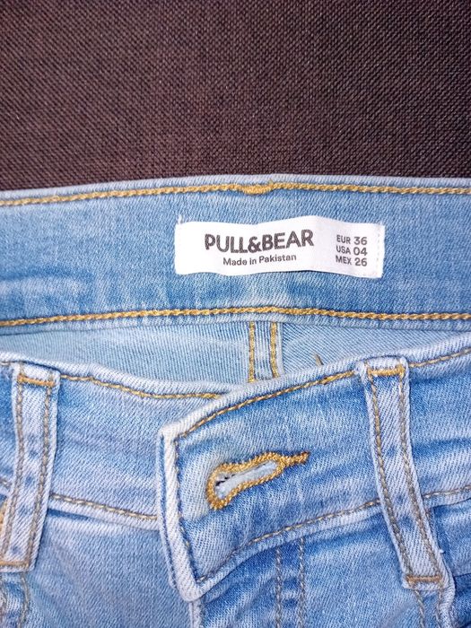 Vând blugi pull&bear