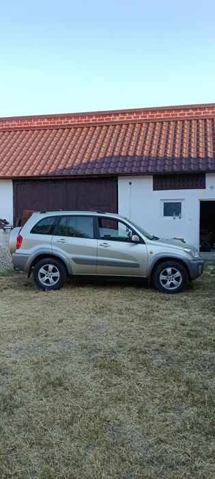 Vând Toyota RAV4