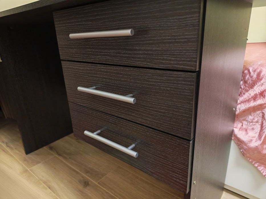 Ново бюро от Art me