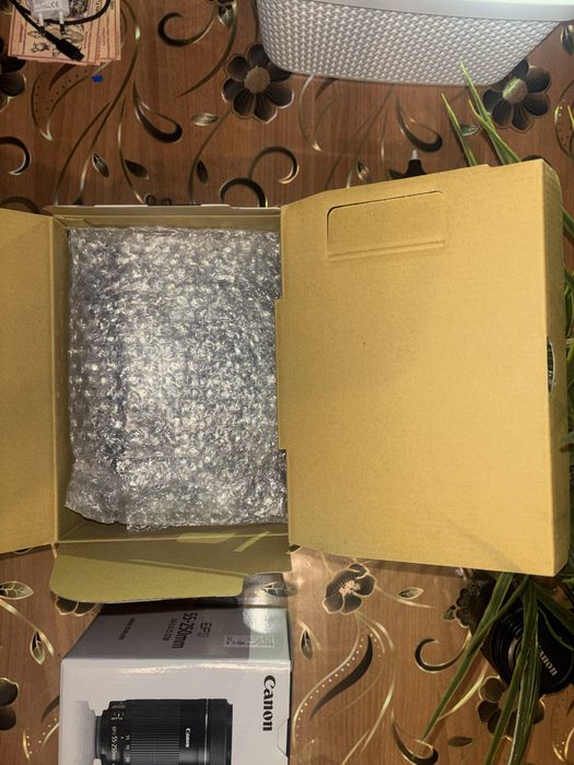 Canon EOS 800D – КАТО НОВ (4000 кадъра) + 3 обектива + Чанта + SD карта SanDisk Ultra A1 256GB