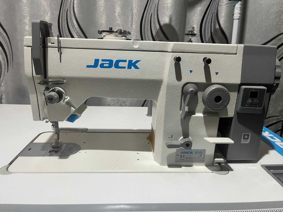 Mașină de cusut industrială in zig-zag si linia JACK JK-20U-53Z