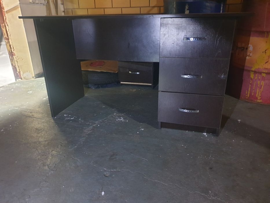 Срочно продам офисные столы