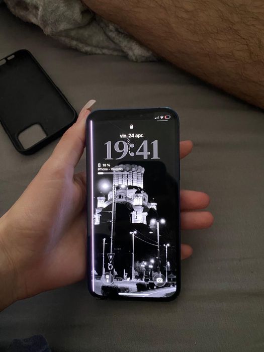 Vand iphone 12 simplu