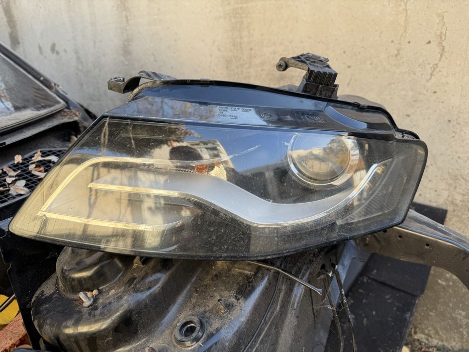 Ляв фар Ауди А4 б8 ( необорудван)