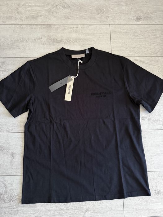Tricou essentials nou