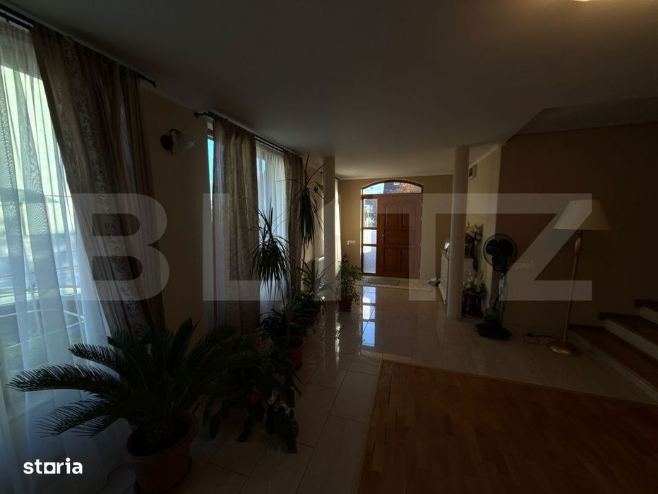 Casa spatioasa cu 2 corpuri , 300 mp– ideala pentru 2 familii – te