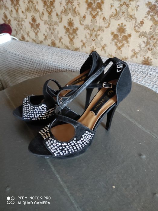 Продам женскую обувь