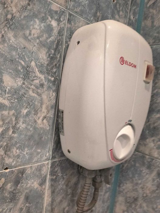 Проточен бойлер ЕЛДОМ с душ слушалка