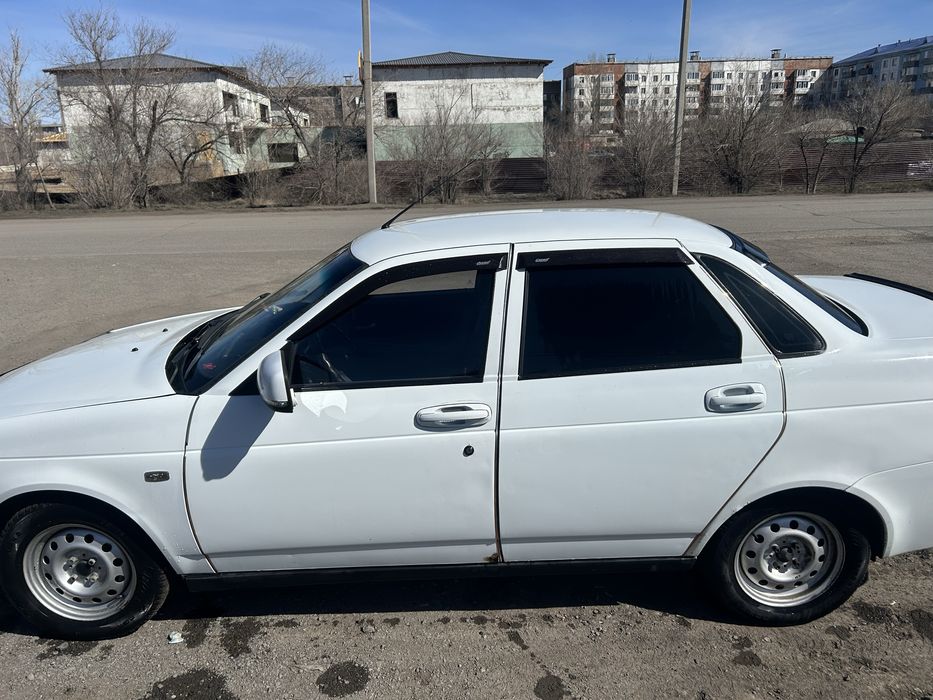 Продам машину Приора