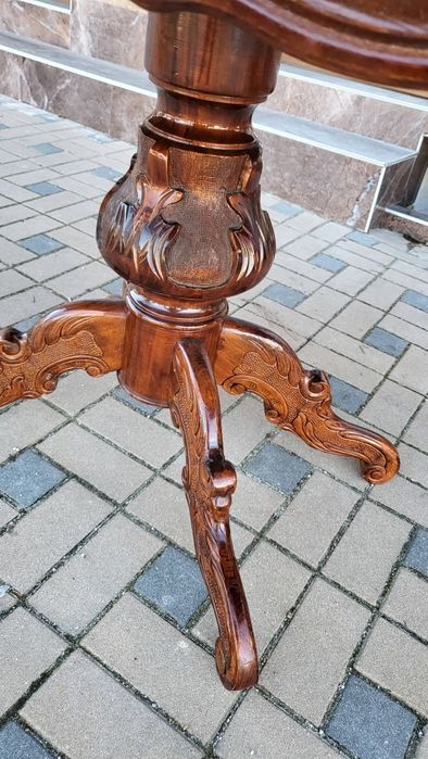 Трапезна маса със столове