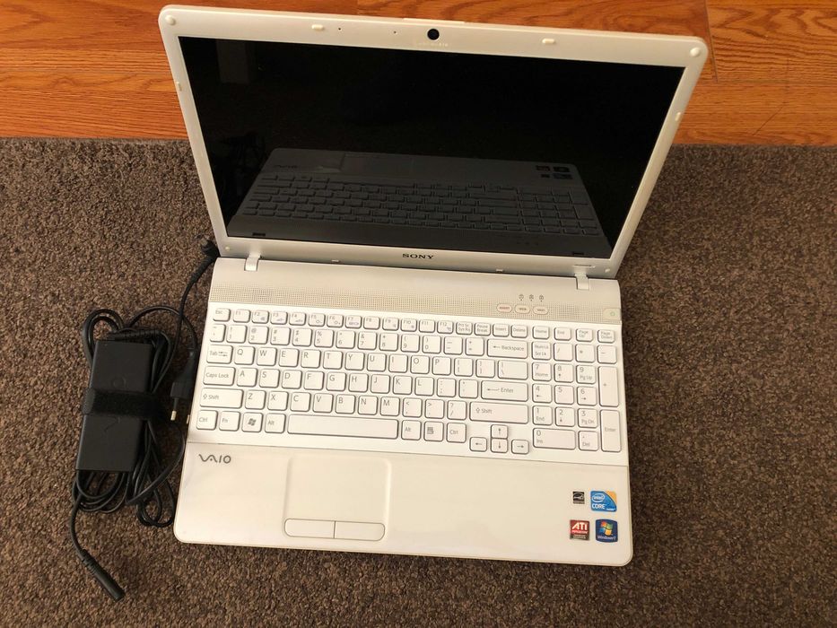 Laptop SONY Vaio i3 4gb VPCEB4M1E 71211M parțial defect 15.6