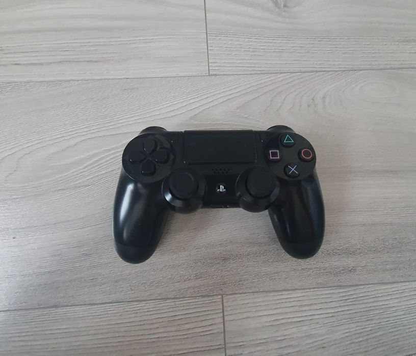 Ps 4 slim in stare foarte buna!