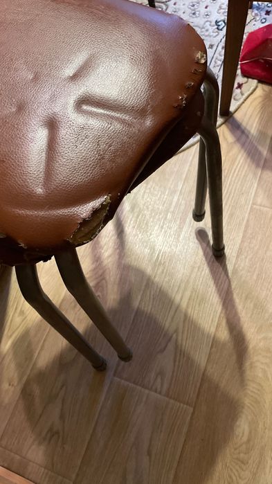 Табуретки и стулья деревянные