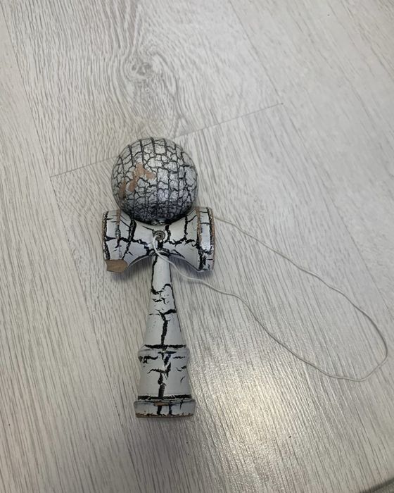 Vand kendama profesionala  cu fulgere
