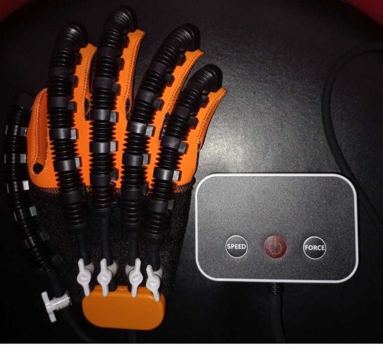 Manusa robotica recuperare mana dreapta probleme AVC coloana paralizie