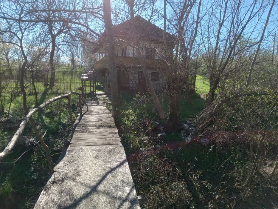 Casă  de vânzare  .