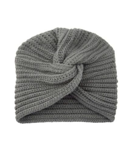 Плетена зимна шапка