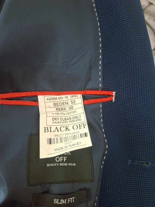 Sacou bărbați, bleumarin, stare impecabila, purtat o singura data.  Mărime 52,se încheie într un nasture, perfect pentru evenimente de orice fel.