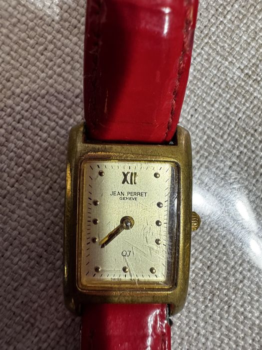 Женские наручные часы Jean Perret