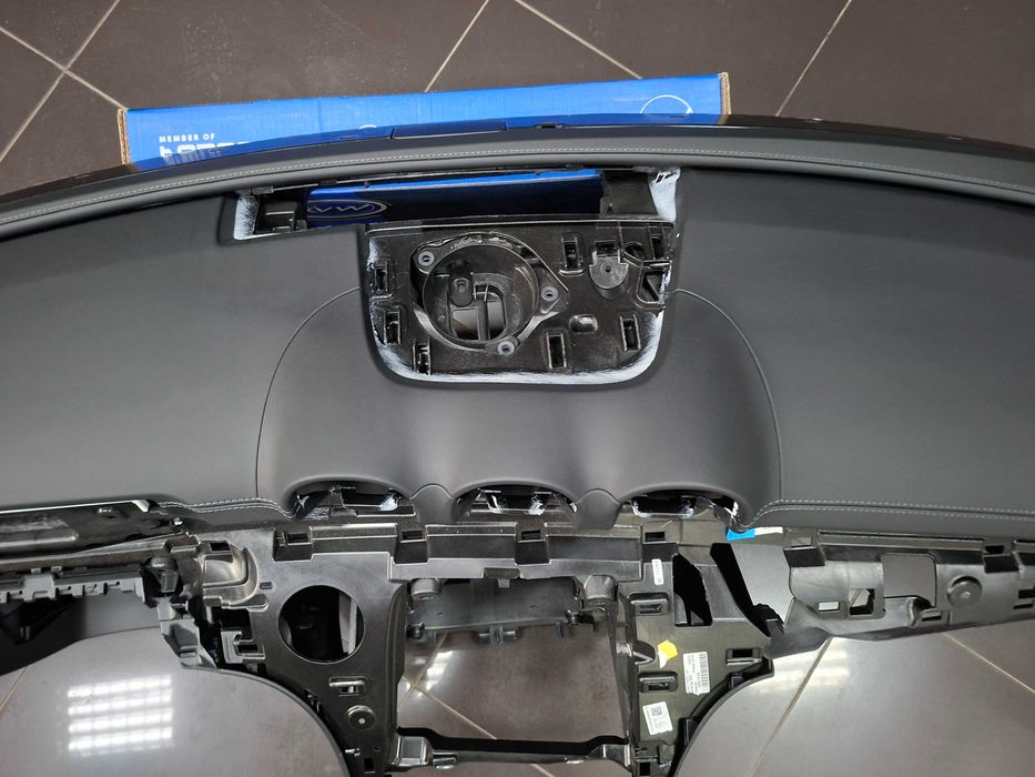 Ново Кожено Табло с Сив шев Mercedes W206 AMG