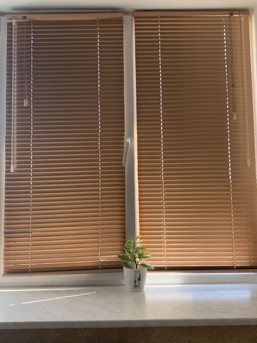 Жалюзи оконные б/у