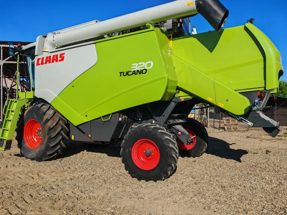 Combina Claas Tucano 320