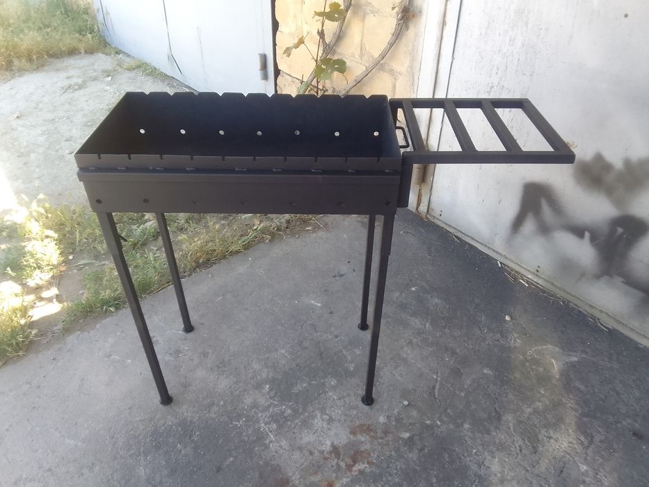 Мангал со сьемными ножками.