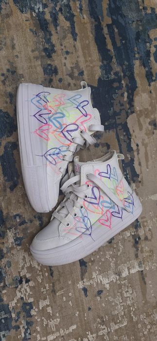 Adidași skechers fata