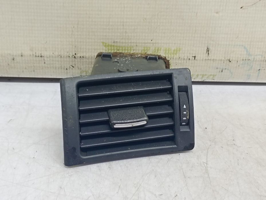 Grila ventilatie bord 8E0820901F Audi A4 B7 (2004 - 2008) 2.0 tdi 2.0 tdi BPW