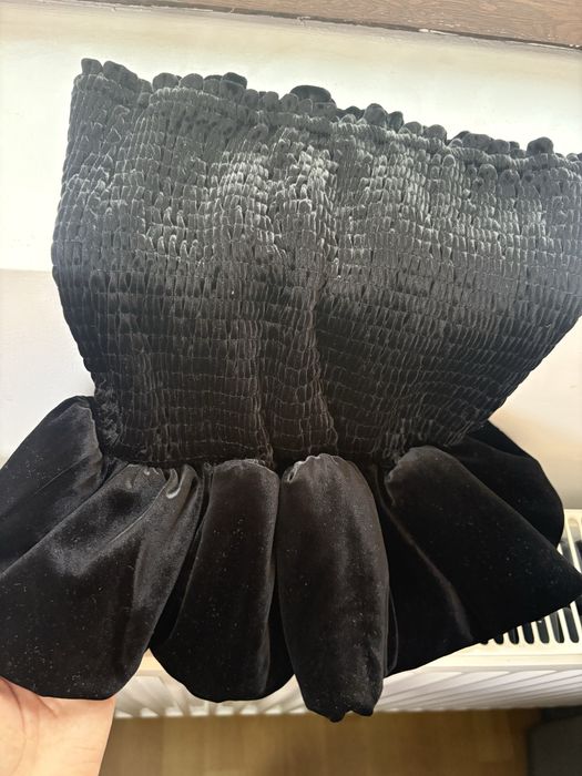 Top negru de catifea bufant - produs nou