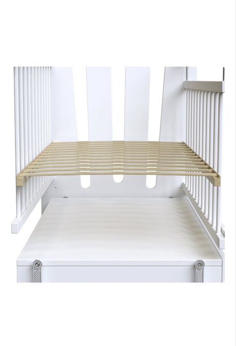 Детская кроватка-маятник с матрасом