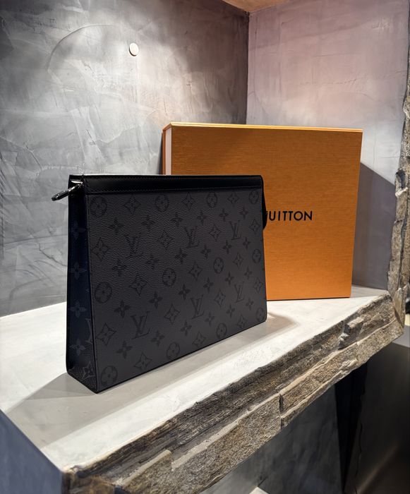 100% ОРИГИНАЛЕН Louis Vuitton Clutch Voyage MM + бележки и кутия