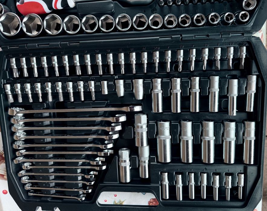 Trusă de scule 216 piese