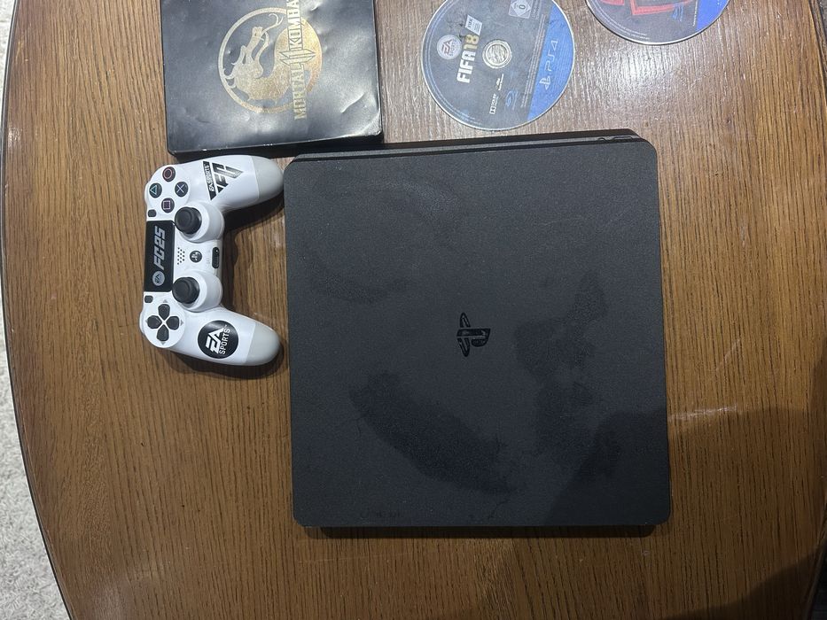 Playstation 4 slim