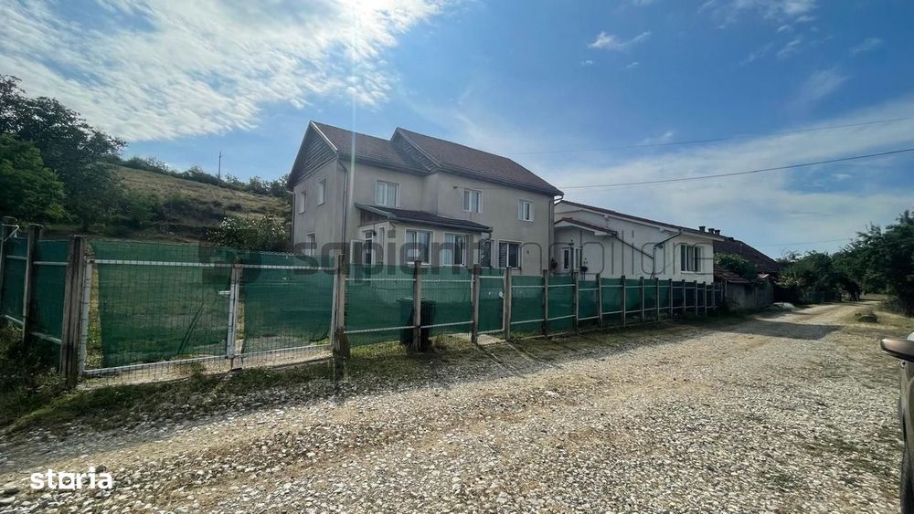 Casă spațioasă + Casă de oaspeți. Ideală pentru 2 familii!