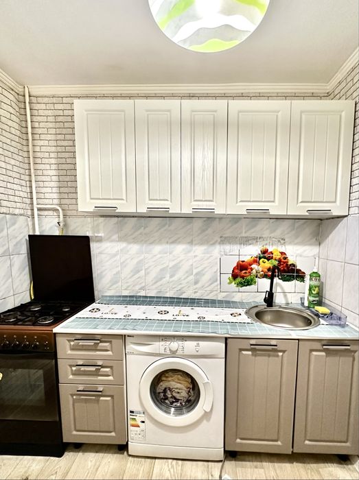 Посуточно! Сдается двухкомнатная квартира в 13 микрорайоне!