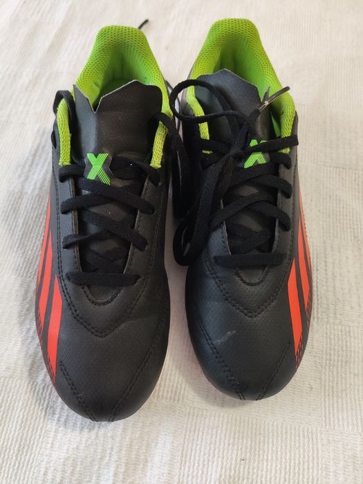 Ghete fotbal adidas, iarba