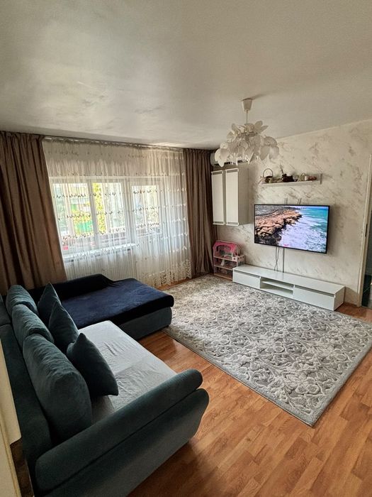 Apartament 3 camere etaj 2