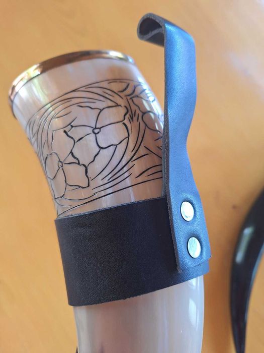 Викингски рог с кожен кобур, античен рог за пиене