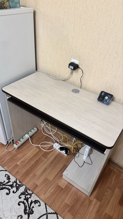 рабочий/компьютерный стол