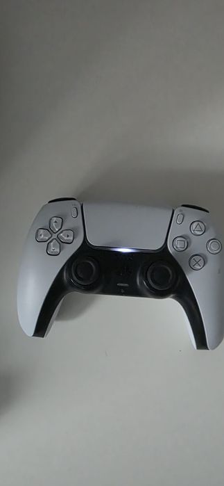 Vând PS5 cu 2 controller si câteva jocuri