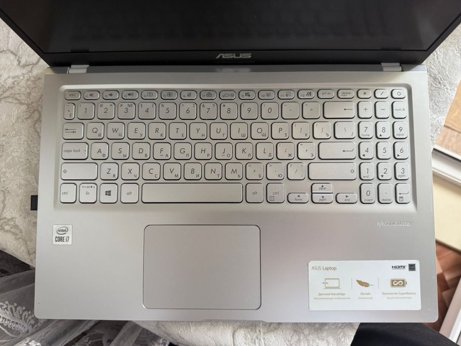 Ноутбук ASUS.