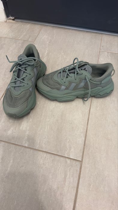 adidas Спортни обувки OZWEEGO