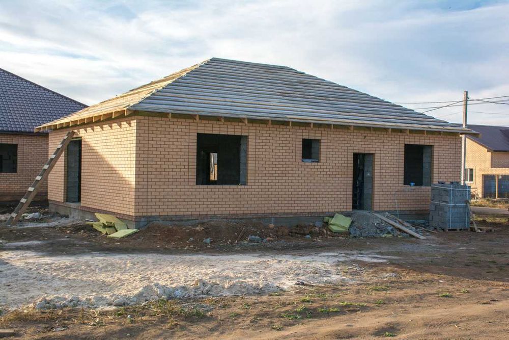 Профессиональная бригада строителей