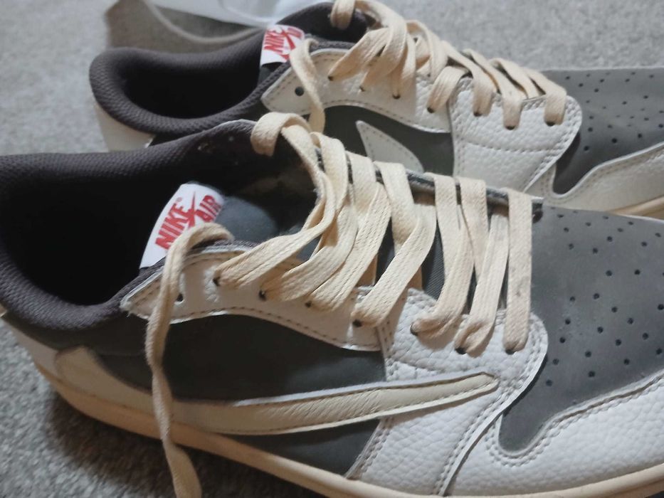 Vând nike air jordan travis scott