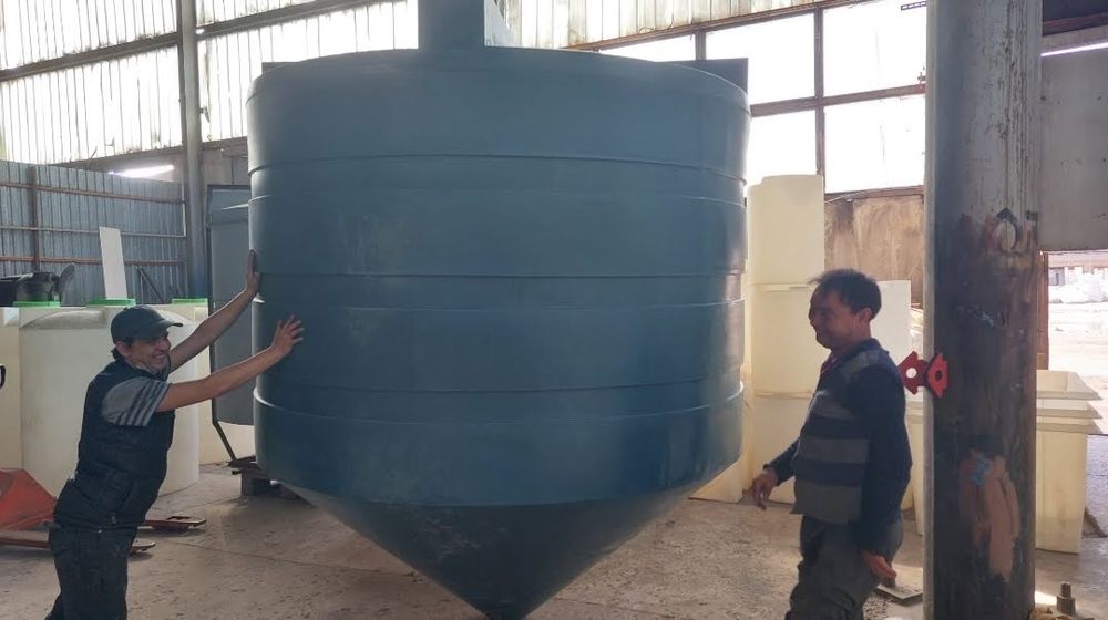 Конуссная ёмкость ,бак резервуар