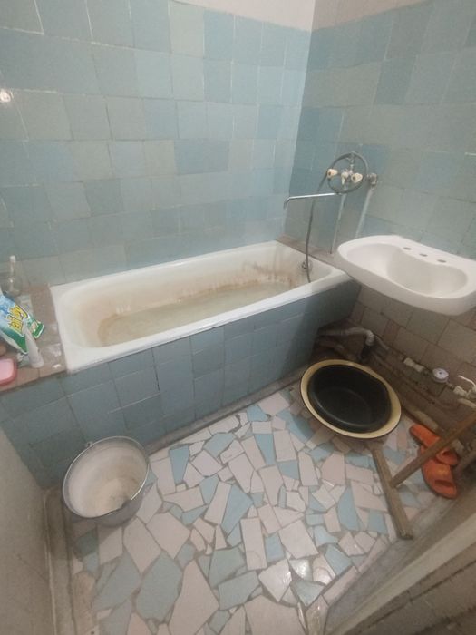 Uy sotiladi arzon narxda narxi kelishiladi