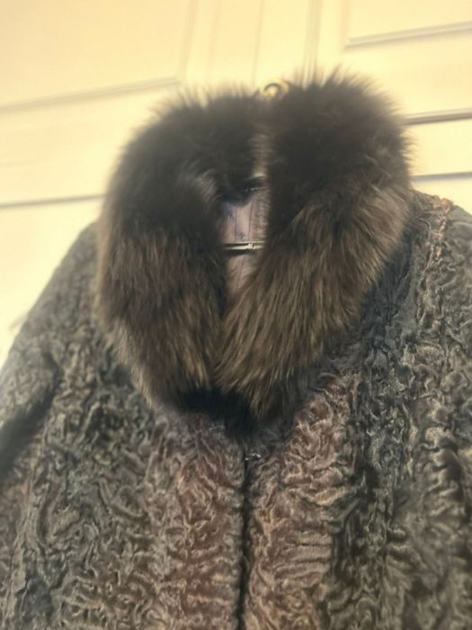 Продам каракулевую шубу