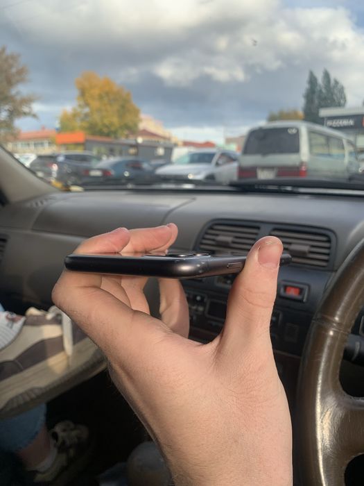 Продам iphone (айфон) 11 128