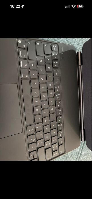 Tastatură HOU pentru iPad Pro 12.9” – Bluetooth, Touchpad, Iluminare LED – Neagră – Nouă
